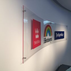 Loga na ścianie - przykład